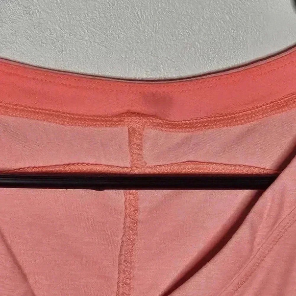 Very nice LuLu Lemon 1/4 zip pullover. Size6. Sherbet orangee - Picture 6 of 6